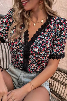  Floral Lace Trim Short Sleeve Blouse