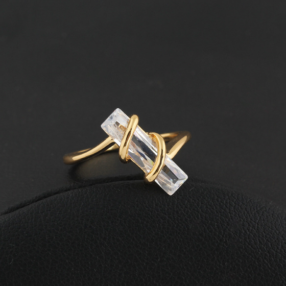 Zircon Gem Ring in Genuine Gold and Plating