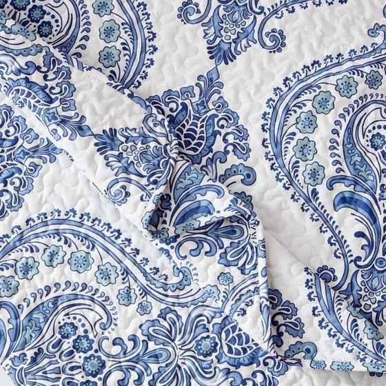 Full/Queen Size Reversible Blue/White Baroque Design Quilt Set